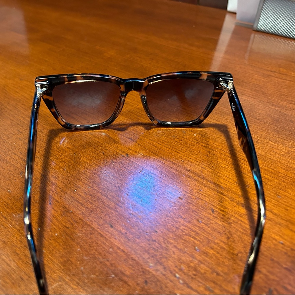 Quay new without tags sunglasses. Call the Shots.